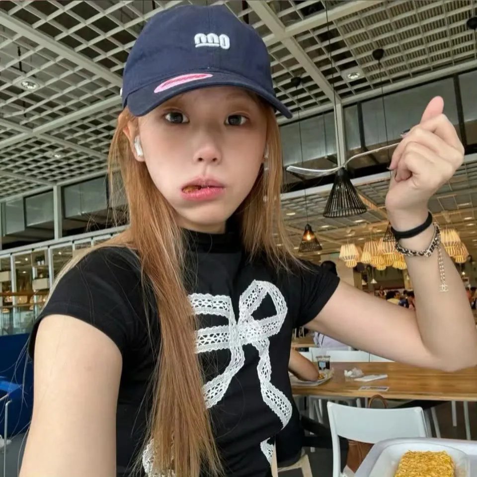 碧窗艳影